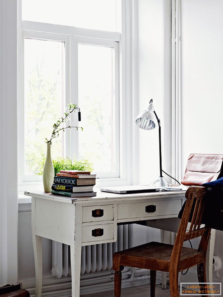 Interiér moderního bytového kabinetu ve Švédsku