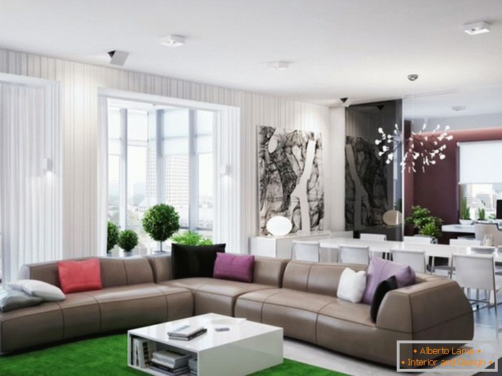 Obývací pokoj v secesním stylu ve studiovém apartmánu. Je zajímavým barevným designem místnosti.