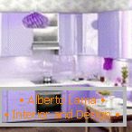 Fialová barva v kuchyňském designu
