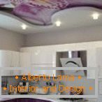 Návrh fialové kuchyně с натяжными потолками