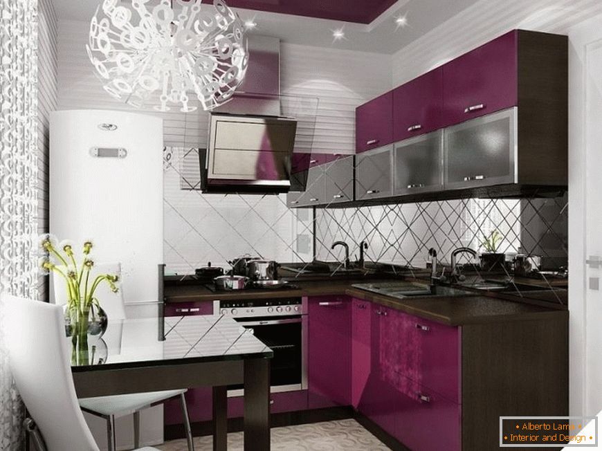 Kuchyň s fialovým stínem