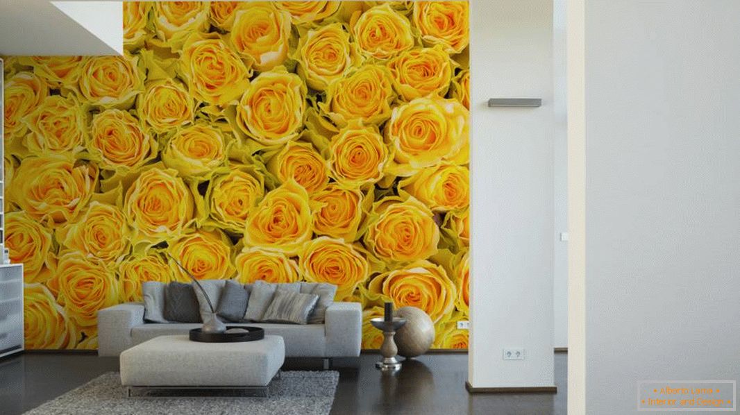 Žluté růže v interiéru