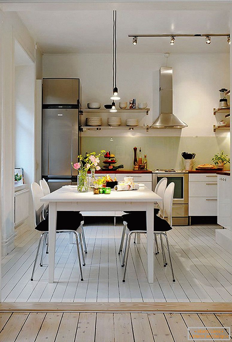 retro-bílá-design-pro-malé-kuchyně-plus-track-osvětlení-také-černý-jídelní-židle-destičky-design