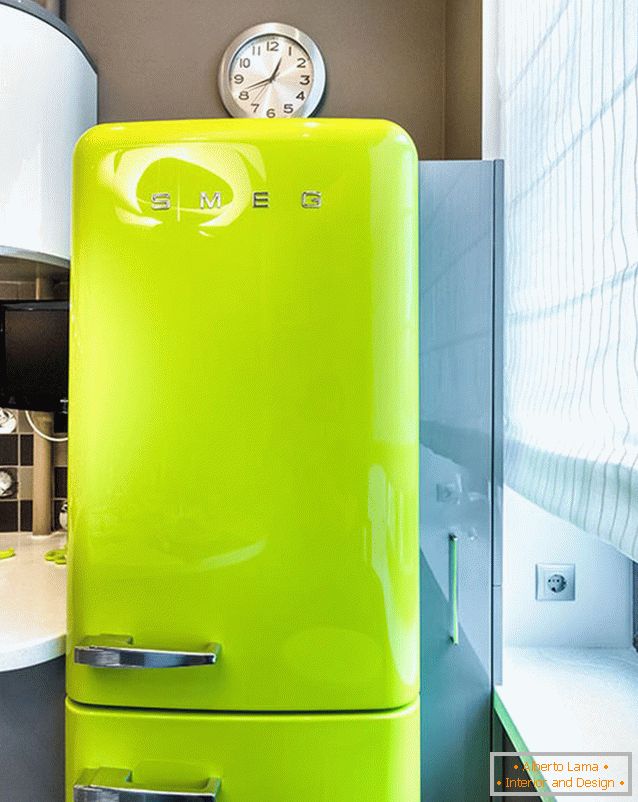 Moderní světle zelená lednička