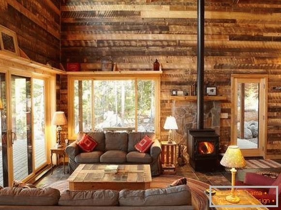 Interiér dřevěného domu z baru uvnitř - fotografie obývacího pokoje
