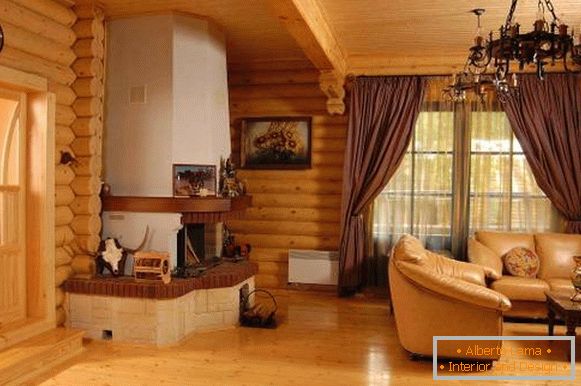 Moderní interiér dřevěného domu ze dřeva uvnitř - fotografie