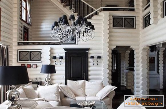 Černý a bílý interiér dřevěného domu a dřevěných dříví - fotografie uvnitř