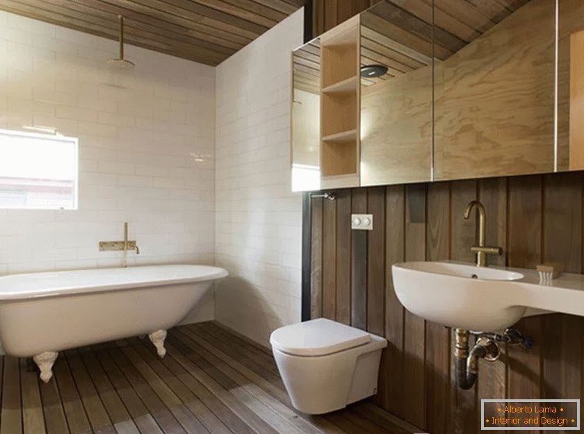 Koupelna - kombinace dřeva a dlaždic