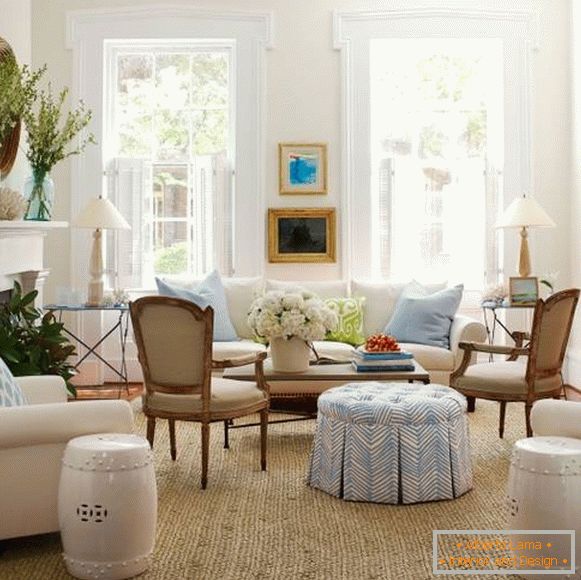 Foto útulného obývacího pokoje v moderním stylu