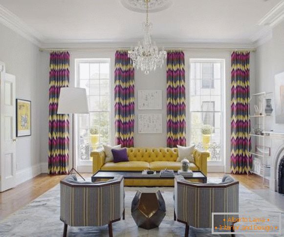 Žlutě-šedý obývací pokoj v moderním stylu na fotografii