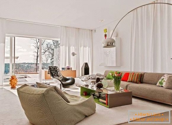 Moderní obývací pokoj v soukromém domě