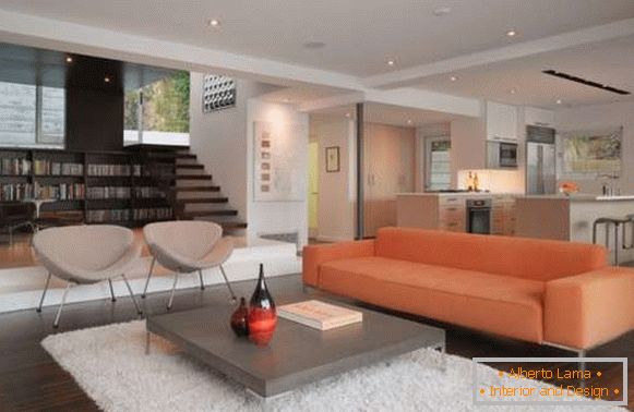 Návrh interiéru soukromého domu v moderním stylu - fotografie kuchyně v obývacím pokoji