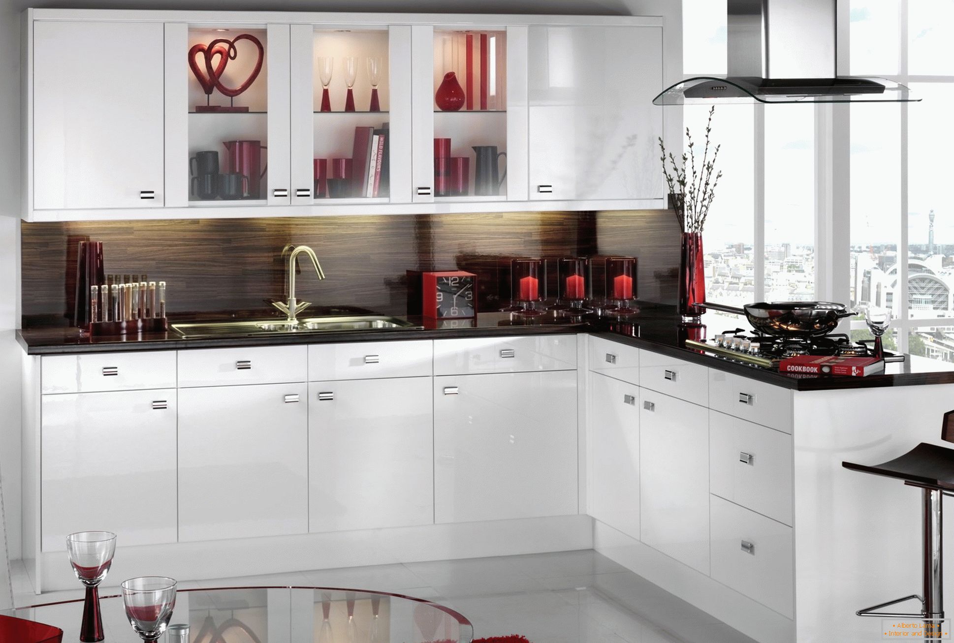 Černá a červená v designu bílé kuchyně
