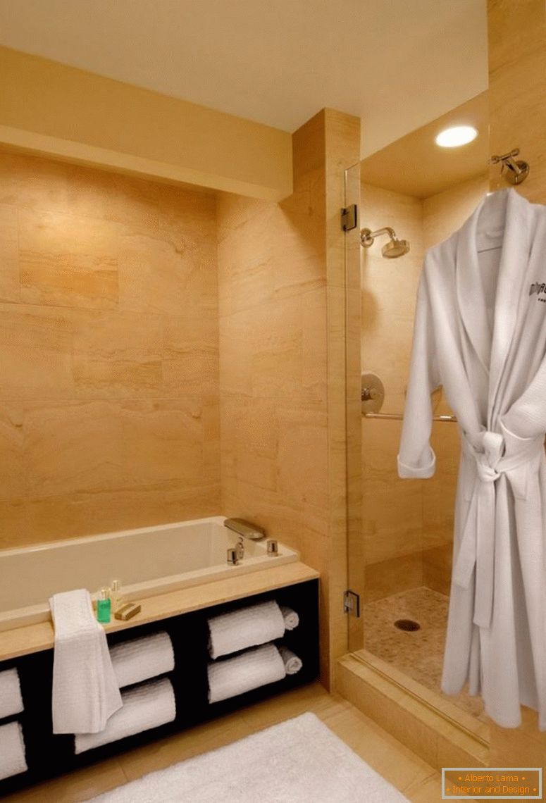 okouzlující-hnědá-malá-koupelna-stín-s-perfektní-obdélníkový-vana-integrovat-nejkvalitnější-obložení-sprcha-s-sklo-dveře-nápady-nápad-pro-malé-koupelny-koupelna-nádherný- nápad pro malou koupel