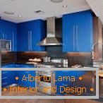 Jasný odstín modré v interiéru kuchyně