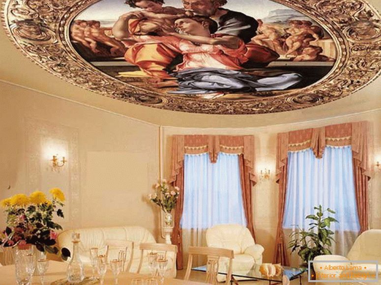 Exkluzivní stropní stropy vyrobené podle objednávky vlivného obchodníka v Moskvě.