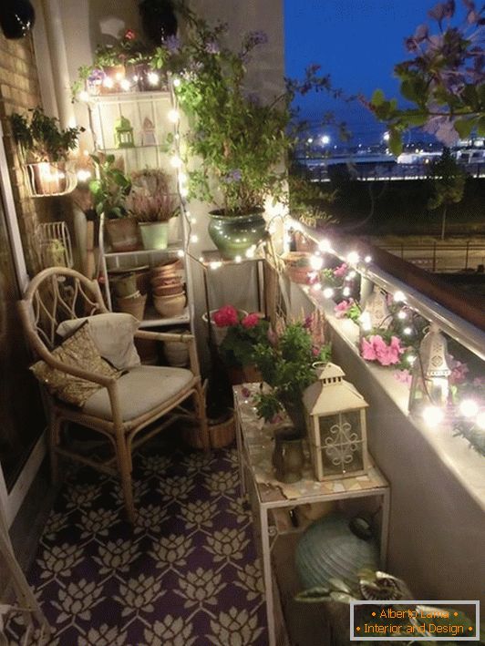 Kompaktní nábytek na balkoně