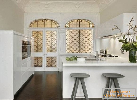 Stucco lití v interiéru moderní kuchyně - foto