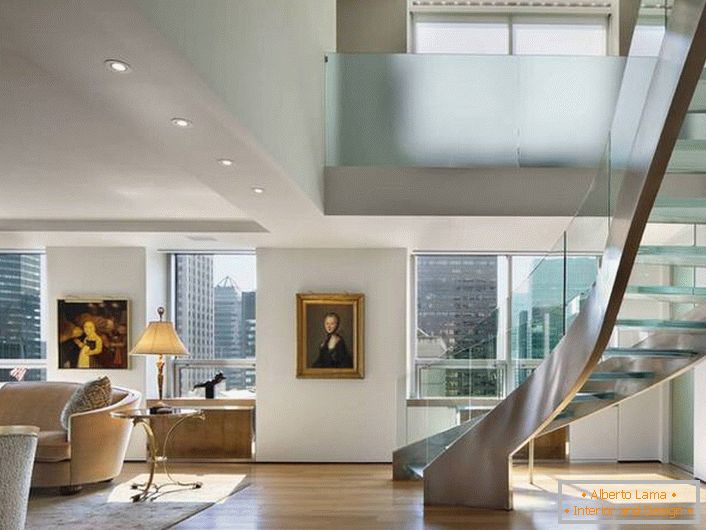 Interiér v secesním stylu je navržen v souladu s požadavky na návrh dvouúrovňových bytů. Elegantní, hladké linie nábytku a schodů dělají atmosféru příjemně útulnou.