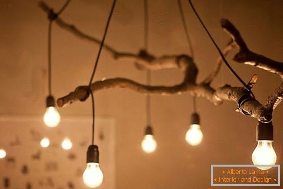 Jak vyrobit stropní lampu ze stromu vlastními rukama