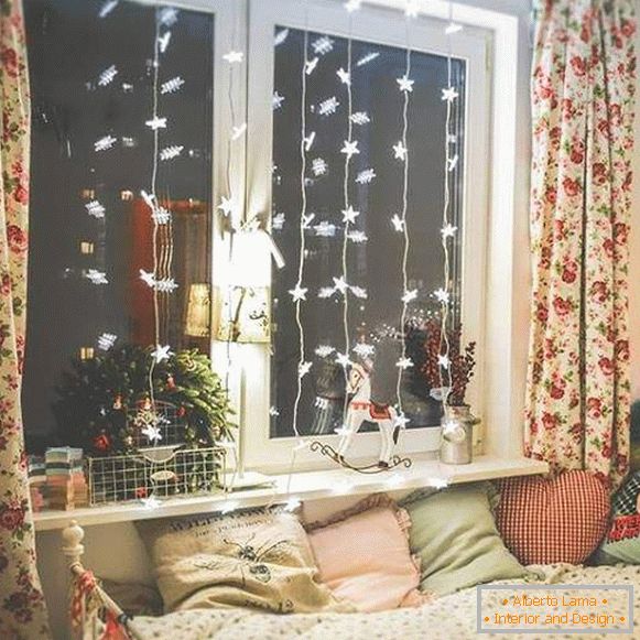Dekorace oken pro nový rok s LED osvětlením
