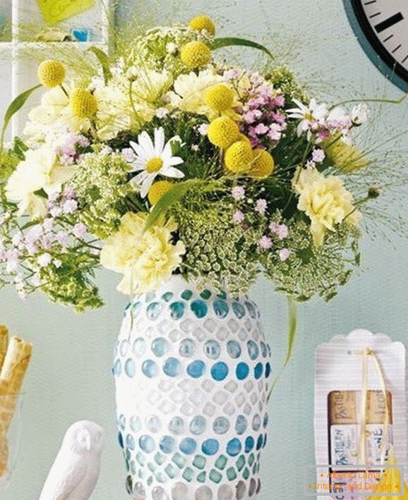 Dekorační vázy s barevnými kameny