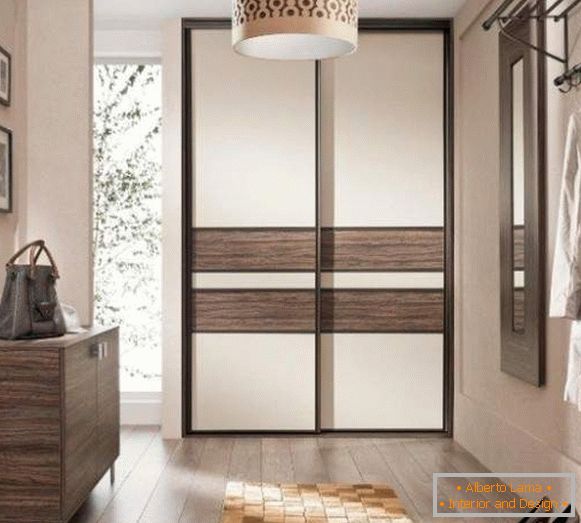 Krásné dveře pro vestavěnou skříň s dřevem