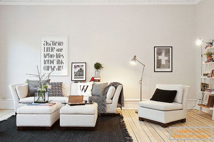 Skandinávský styl v interiéru láká svou jednoduchostí a zdrženlivostí. Pokojné, měkké barvy jsou skvělé pro uspořádání obývacího pokoje. 
