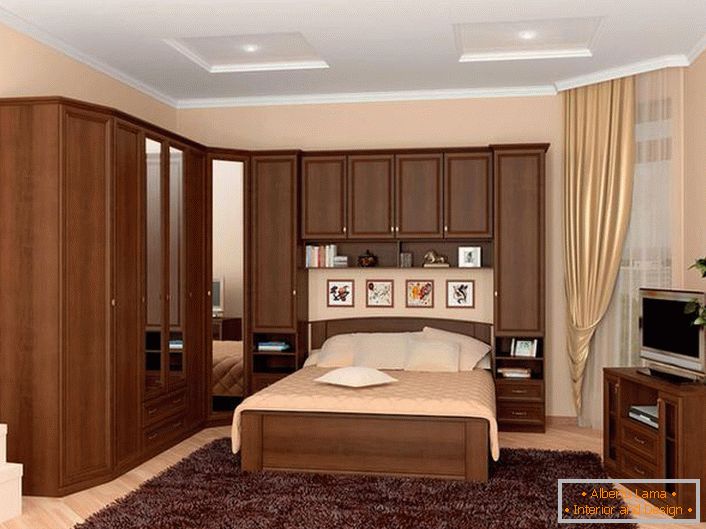 Praktické řešení pro uspořádání ložnic je modulární apartmá, které běží na posteli. Efektivní úspory místa.