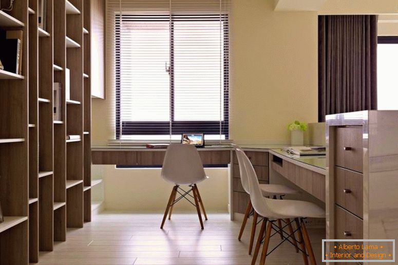 hezký-design-kancelář-interiér-nápady-krém-stěna-barva-l-tvar-počítač-stůl-dřevěné-velké-sklady-regály-zásuvky-sklo- bílo-šedo-hnědé vrstvené
