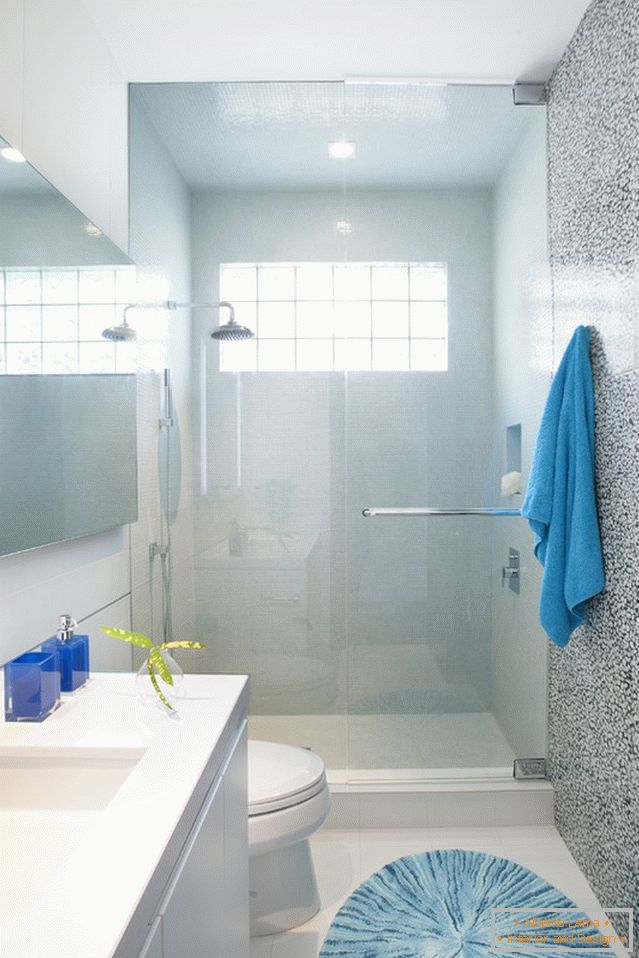 Moderní sprchový kout v koupelně