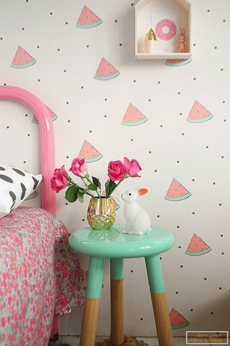 tapety-dětský pokoj-vodní meloun-vzor-růžový-stůl