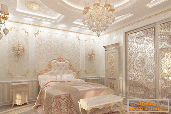 Interiér ložnice se štukovou výzdobou ve stylu luxusu