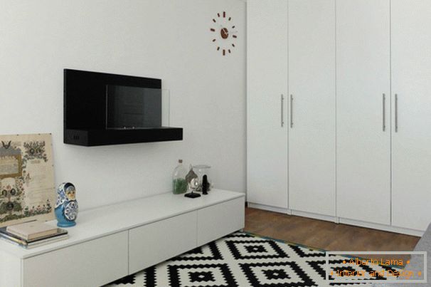 Černý a bílý koberec v obývacím pokoji
