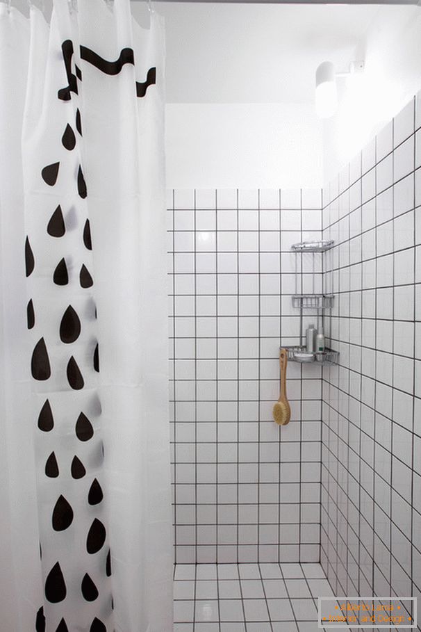 Sprchový kout s žaluzie v koupelně