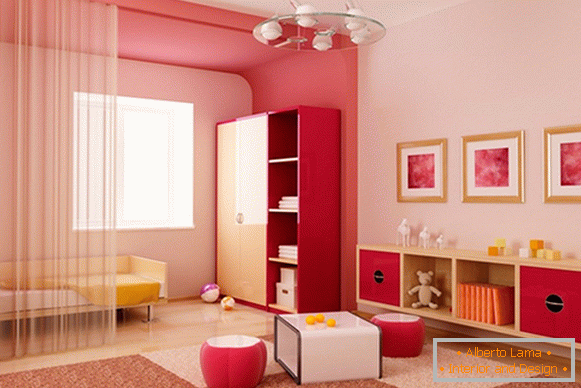 Růžová barva na stěnách a stropě bytu - foto
