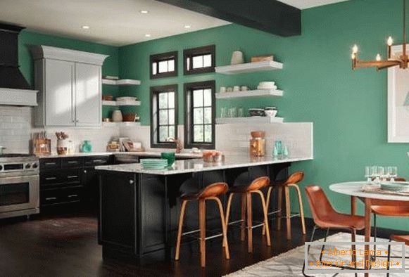 Malování stěn v bytě se zeleným nátěrem - fotografie kuchyně a obývacího pokoje