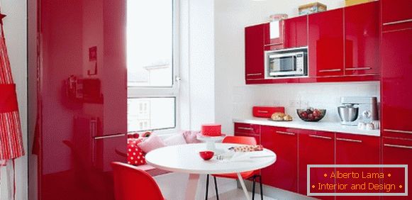 Červená kuchyně v interiéru foto 20