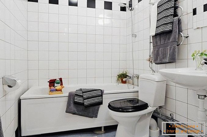 Koupelna v černé a bílé barvě