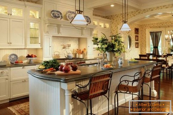 Bílá kuchyně obývací pokoj ve stylu země - klasický design