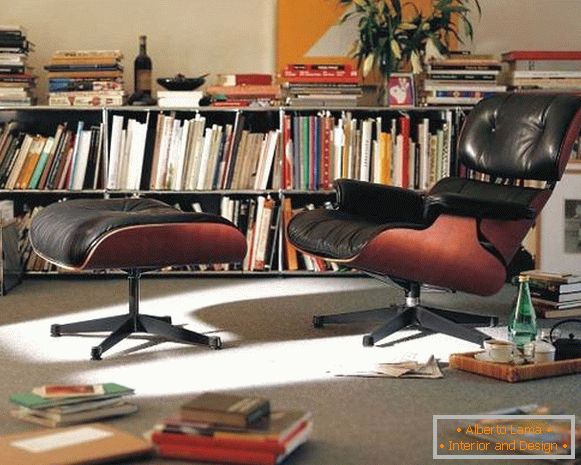 Eames židle s černým koženým čalouněním
