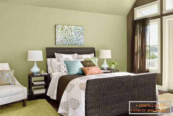 Navrhněte ložnici v tropickém stylu - zelená tapeta