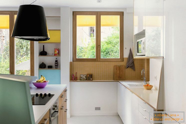 Myšlenka kuchyňského interiéru pro malé byty od architektů MAEMA