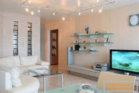 Design malého garsoniéra o rozloze 30 m2 ve stylu high-tech - fotografie obývacího pokoje