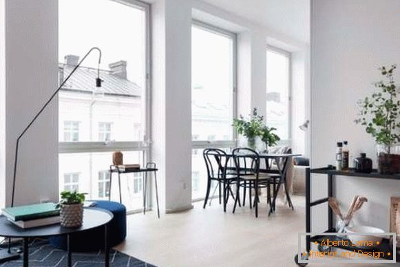 Design malého garsoniéra o rozloze 30 m2 - fotografie obývacího pokoje a jídelny