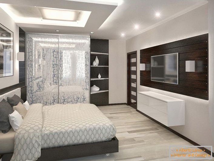 Světlá a prostorná ložnice v high-tech stylu. Správně sladěný nábytek ekologicky kombinuje prvky dekorace.