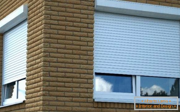 kovové okenice na oknech, foto 21