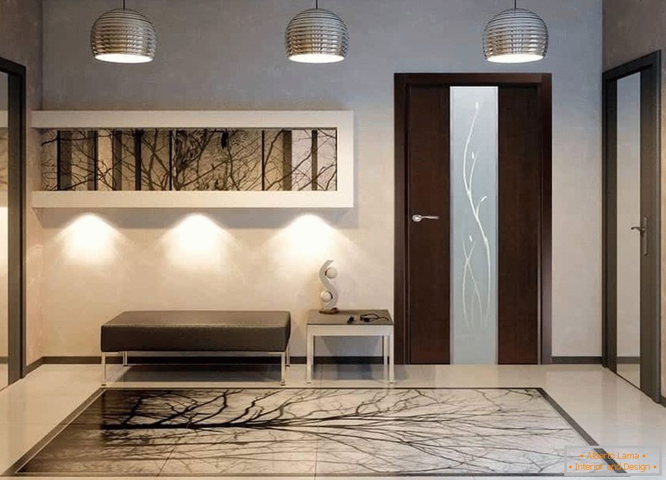 Pokoj ve stylu minimalismu s temnými dveřmi