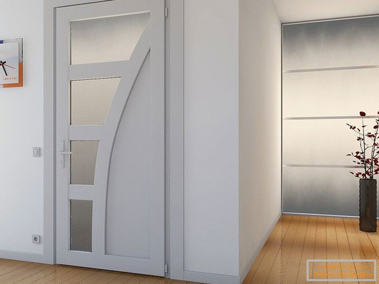 Bílé plastové dveře v interiéru