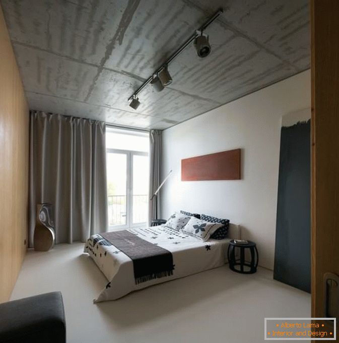 Ložnice malého apartmánu s jednou ložnicí v Kyjevě
